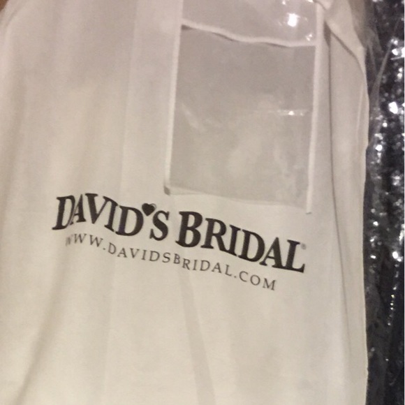 Wedding dress - Picture 1 of 8